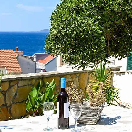 Grande Vista - Lovely With Spacious Lush Mediterranean Patio And Sea View *