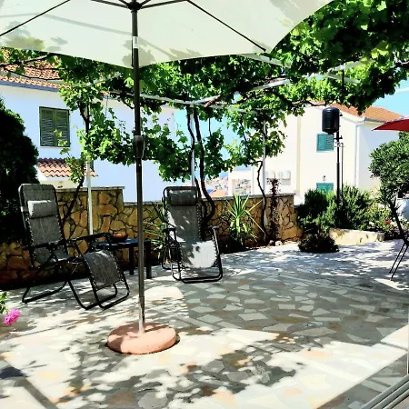 Grande Vista - Lovely With Spacious Lush Mediterranean Patio And Sea View Apartment Trogir