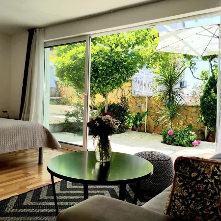 Grande Vista - Lovely With Spacious Lush Mediterranean Patio And Sea View Apartment Trogir