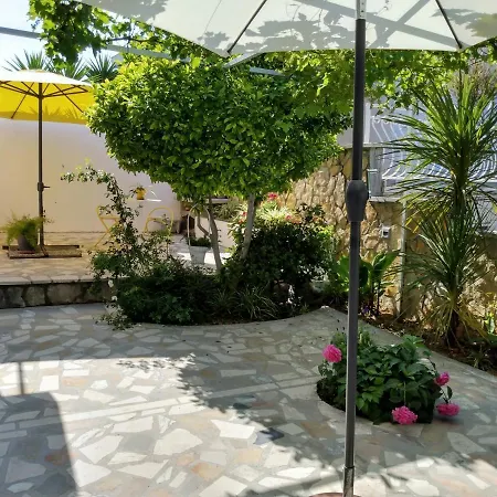 Grande Vista - Lovely With Private Spacious Lush Mediterranean Patio And Sea View Trogir