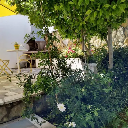 Grande Vista - Lovely With Private Spacious Lush Mediterranean Patio And Sea View Appartement