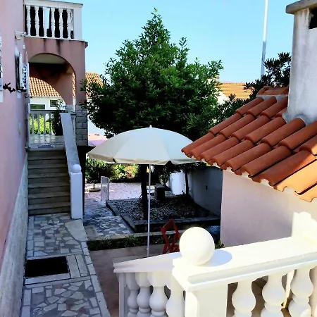 Apartment Grande Vista - Lovely With Spacious Lush Mediterranean Patio And Sea View