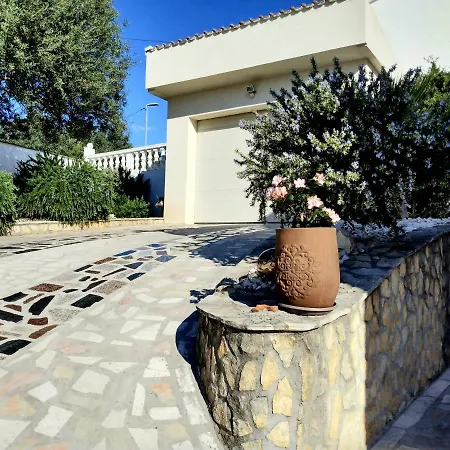 Grande Vista - Lovely With Spacious Lush Mediterranean Patio And Sea View *