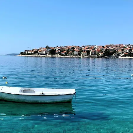 Grande Vista - Lovely With Spacious Lush Mediterranean Patio And Sea View