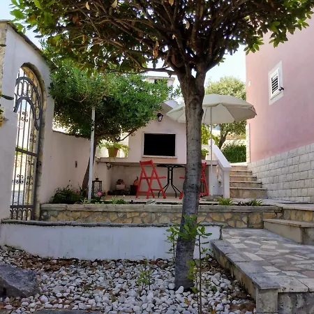 Grande Vista - Lovely With Spacious Lush Mediterranean Patio And Sea View Trogir