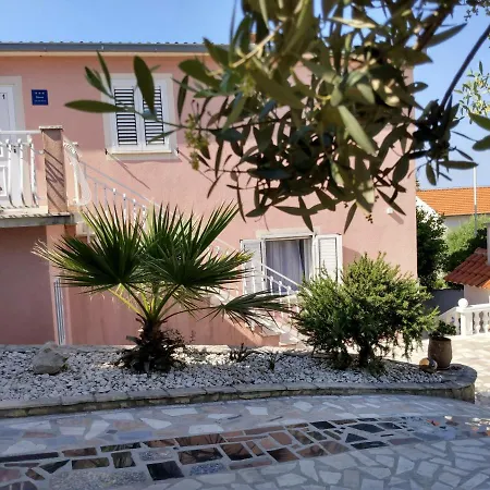 Grande Vista - Lovely With Spacious Lush Mediterranean Patio And Sea View Apartment Trogir
