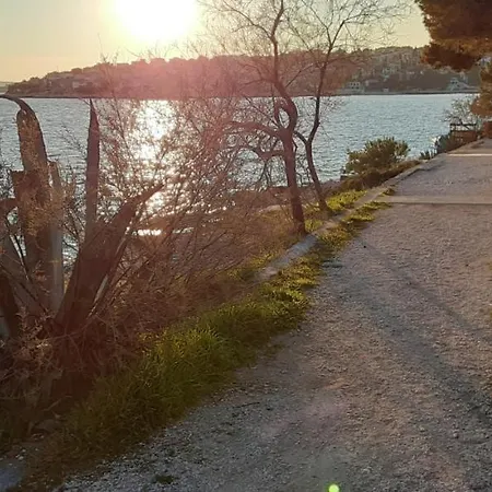 Grande Vista - Lovely With Spacious Lush Mediterranean Patio And Sea View Apartment Trogir