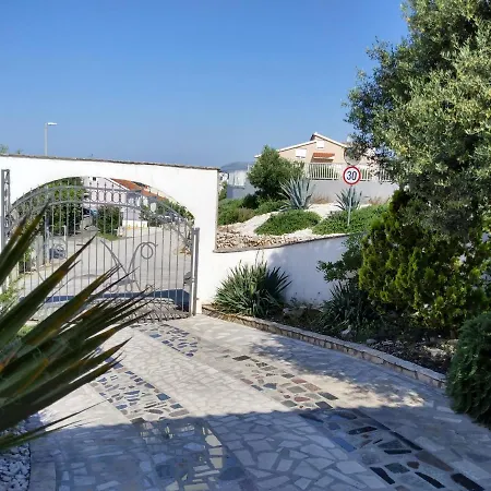 Grande Vista - Lovely With Private Spacious Lush Mediterranean Patio And Sea View Appartement *